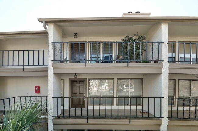 Photo - 6910 Hart Ln Unit 907