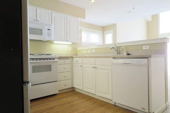 Photo - Discover easy living at Forest Heights 2b/2ba Townhome!