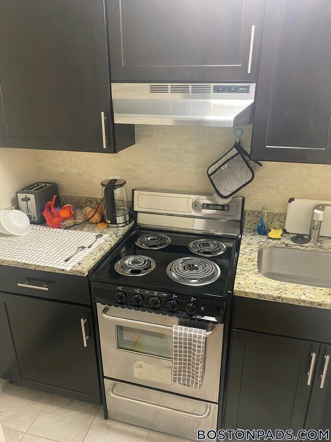 Photo - 62 Boylston St Unidad M18