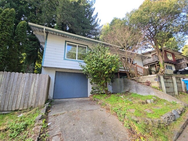 Building Photo - 3BD Sunny Brae home nestled in the Redwoods!
