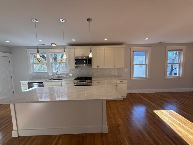 Photo - 79 Hovey St Unidad 2