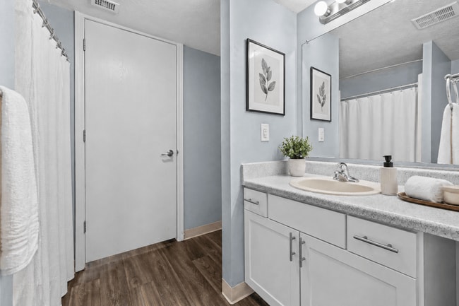 Fairfax Apartments - Lansing, MI