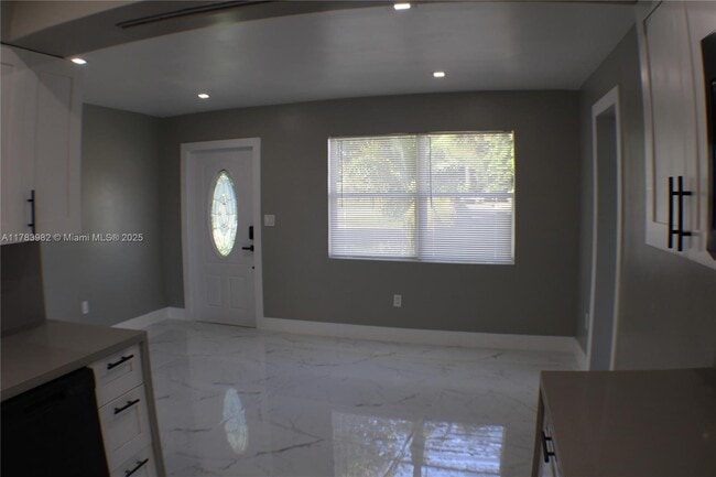 Photo - 515 S 61st Ter