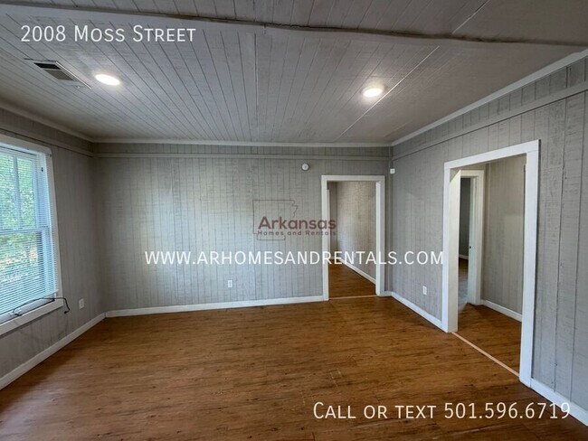 2008 Moss St