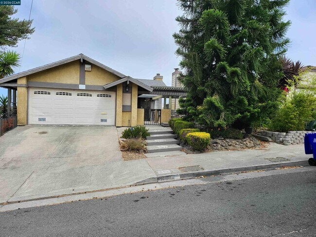 5215 Bayview Ave