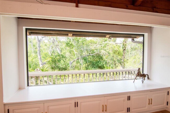 Photo - 1296 Weybridge Ln