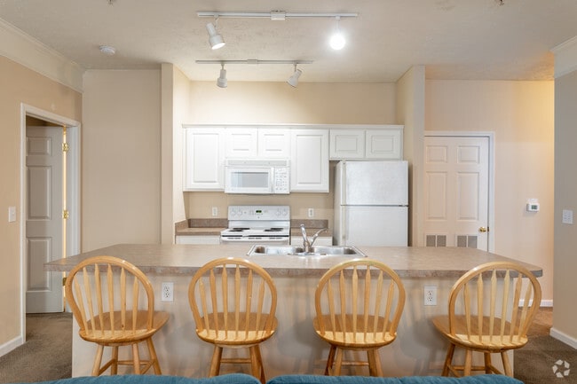 3BR, 3BA - 1,403 SF