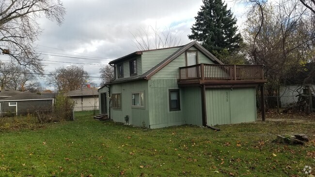 Building Photo - Recently Updated Single Family home availa...