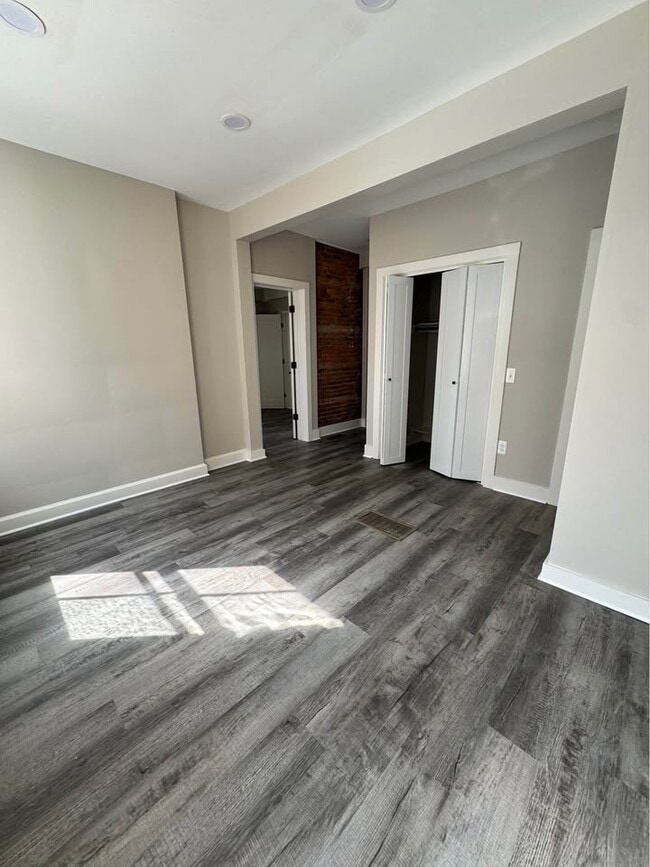 Photo - 217 Alexander St