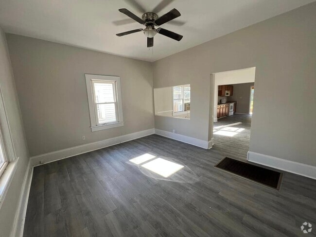 Building Photo - 1131 13th St SE Rental