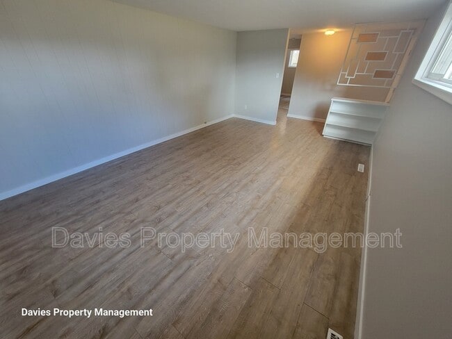 Photo - 12732-12787 87 St NW