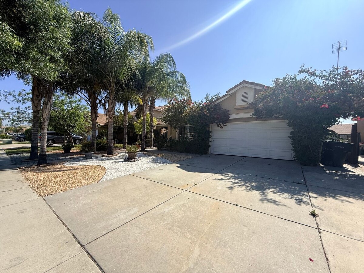Photo - Spacious 5 bedroom home is now available for rent