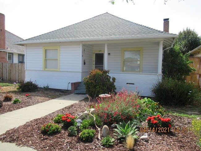 Building Photo - Pet Friendly Single Story Home in Old Town...