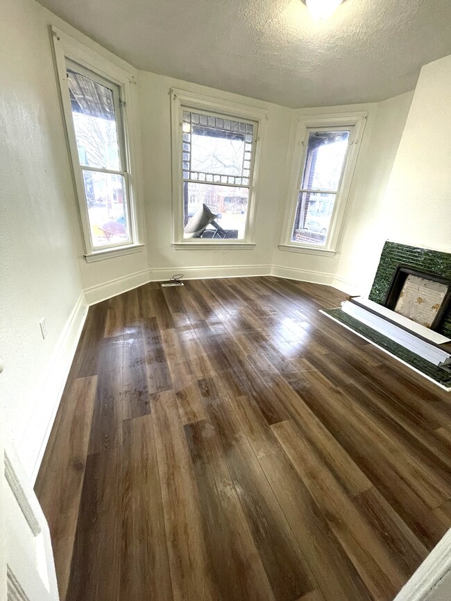 Photo - 617 E 6th St Unit 1