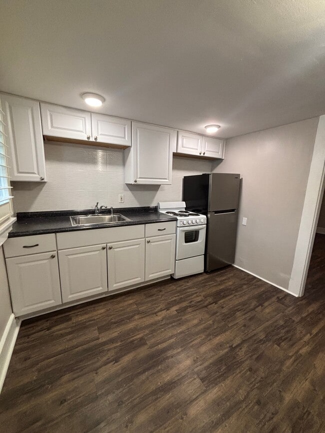 Photo - 1 Bed/1 Bath - Unit 4 Unit 4