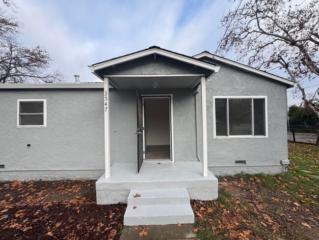 Single family home with large lot in Oak Park - Single family home with large lot in Oak Park