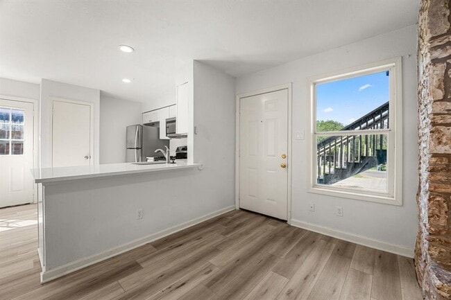 Photo - 608 Bracewood Cir