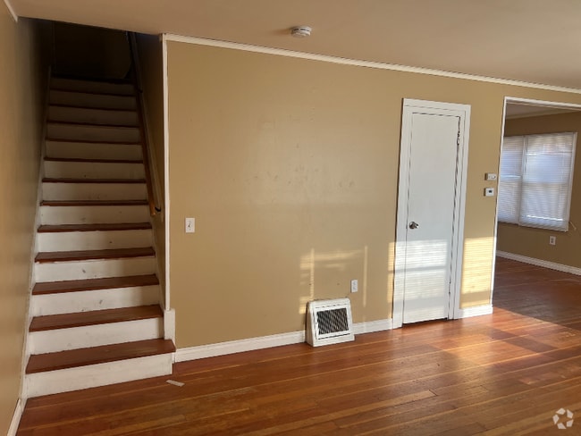 Building Photo - 1443 Thayer Dr Rental