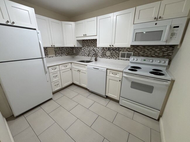 Building Photo - 101 Monmouth St Unit 102