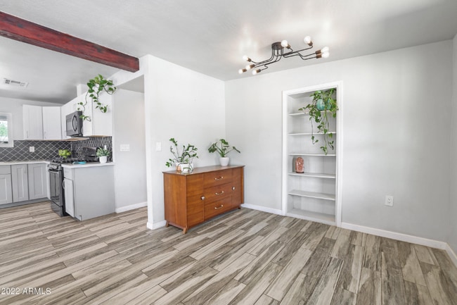 Photo - 1319 E Orangewood Ave