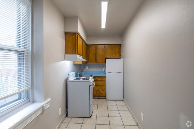 1BR, 1BA - 720SF - Kitchen