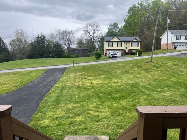 Photo - 3 bedroom / 2 bath + den located in Jonesborough