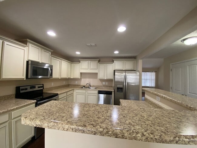 Photo - The Villas at Evergreen Farms / 3 Bedroom / 3 Bathroom / Fenced Patio / 1 car garage