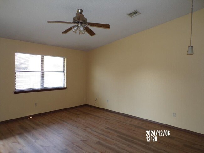 Photo - 6108 NW Maple Ave Townhome