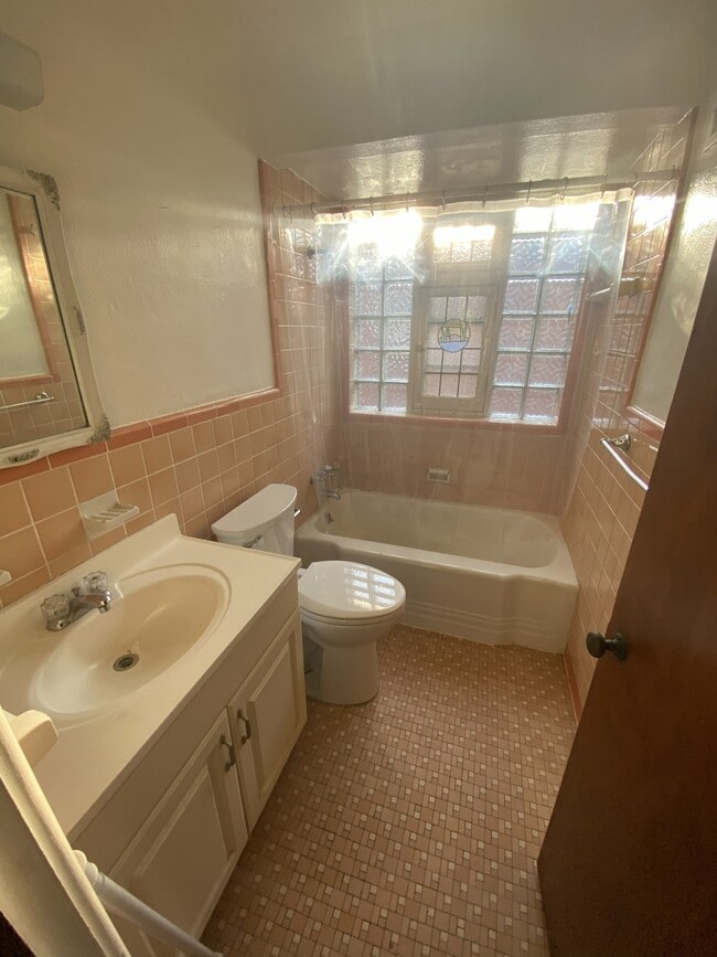 Bathroom - 5471 Loughborough Ave Unit 2W
