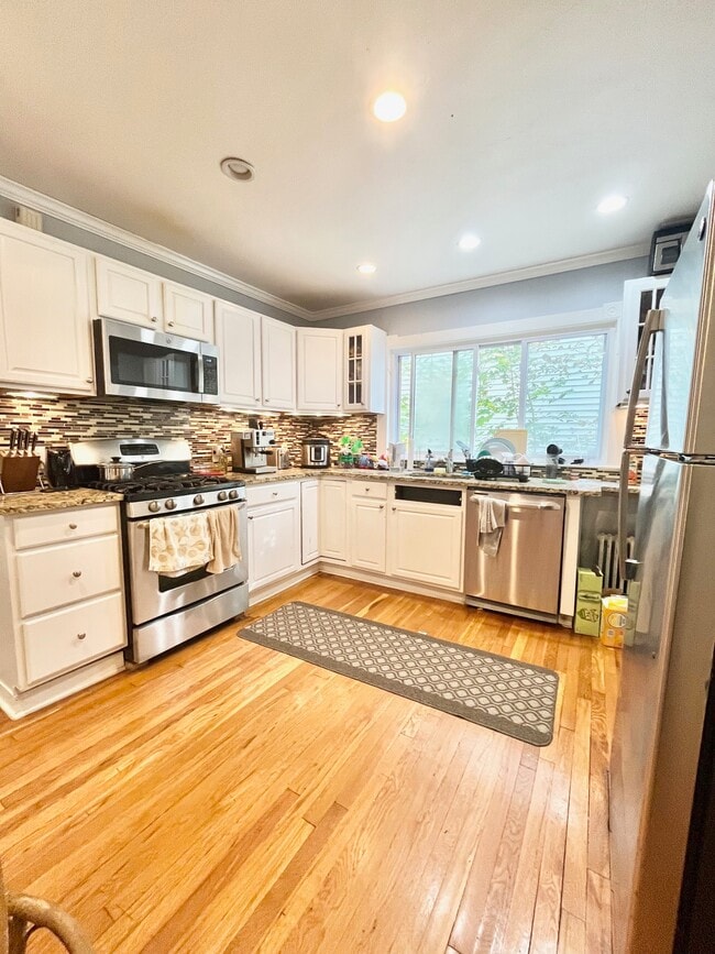 Building Photo - 16 Sachem St Unit 1