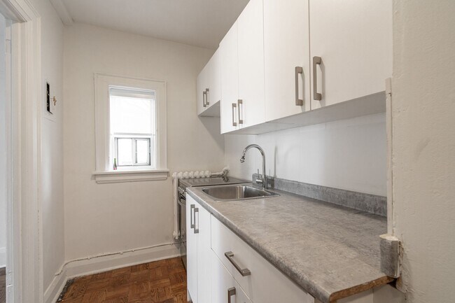 Building Photo - 110 Wellesley St E Unit 601