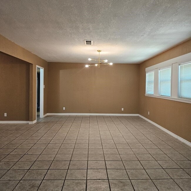 Photo - 801 W Golf Course Rd