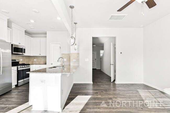 Photo - 3740 Yorkshire Pl