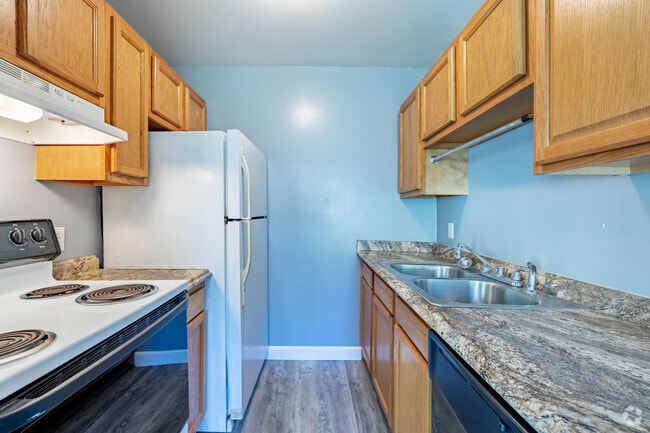 1BR, 1BA - 700SF - Kitchen