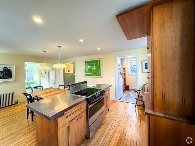 Building Photo - 3 Howland St Unit T Rental