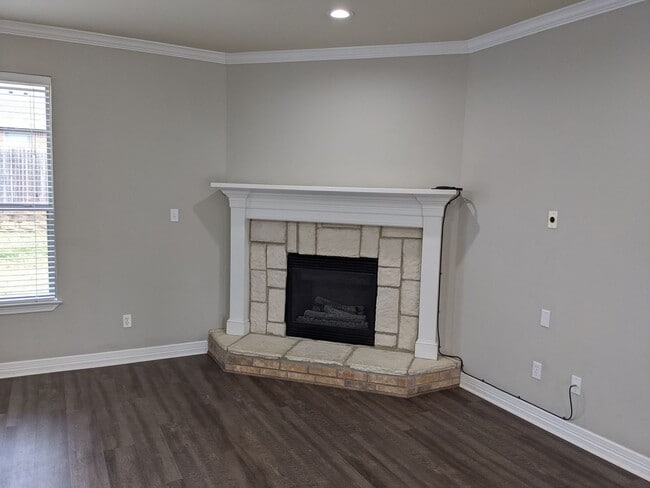 Photo - 5805 Thompson Pl