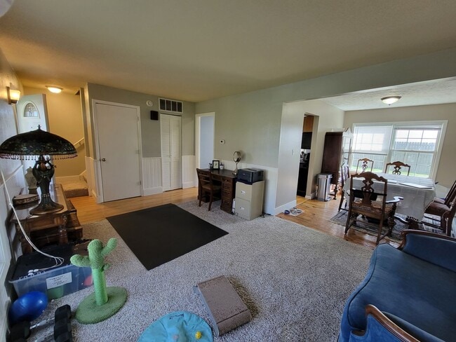Photo - Great 2-level on Champaign Outskirts