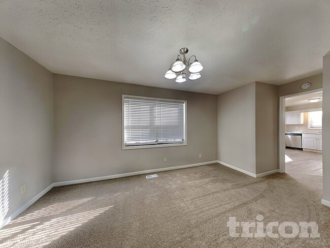 Photo - 1147 Reading Dr NW