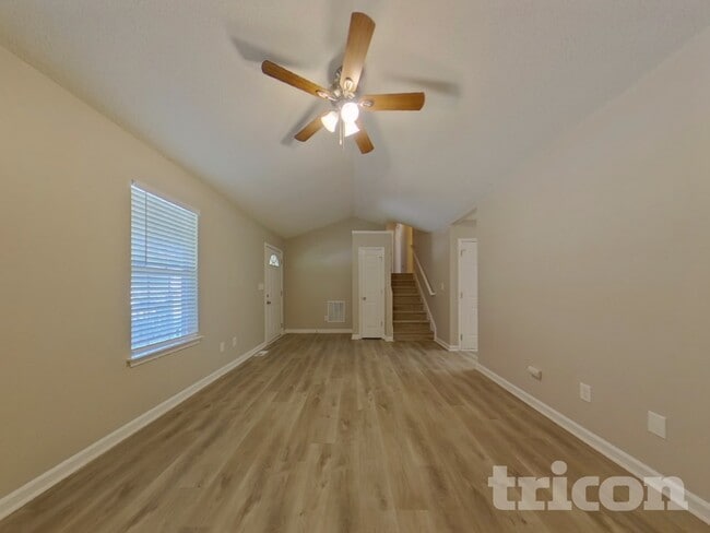 Photo - 210 Legend Dr