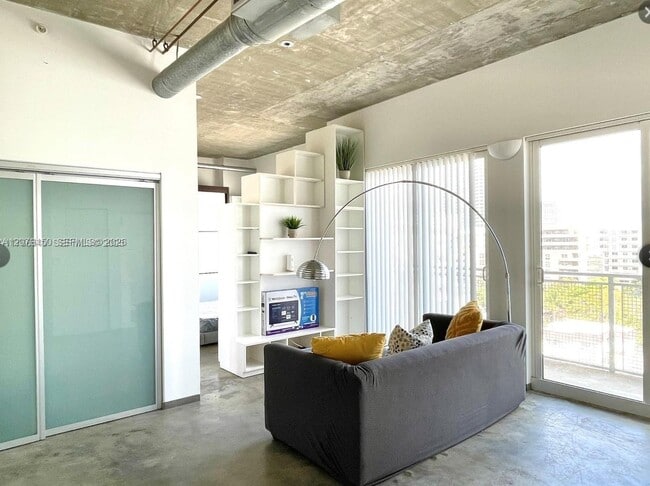 455 NE 25th St Unit 904
