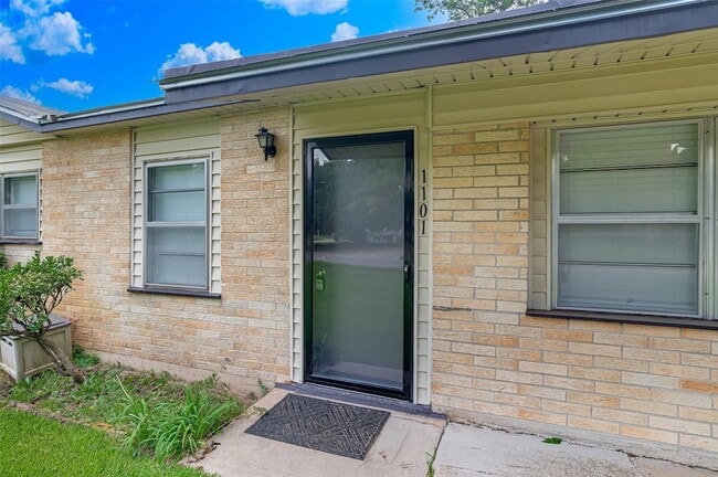 Photo - 1101 Shirley Ln