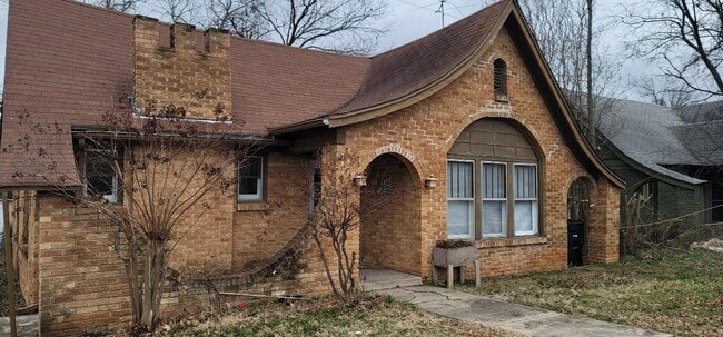 Photo - 1503 N Broadway Ave