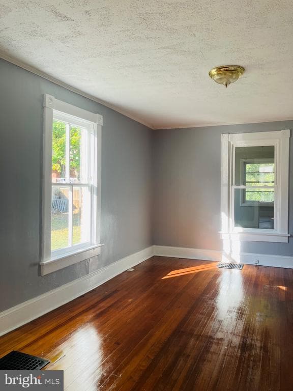 Photo - 20 W Clifford St