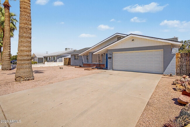 Photo - 106 E Geneva Dr