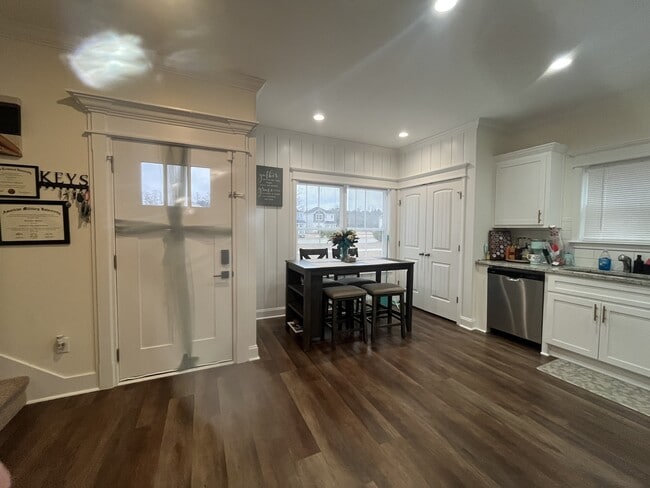 Photo - 22 Governors Blvd