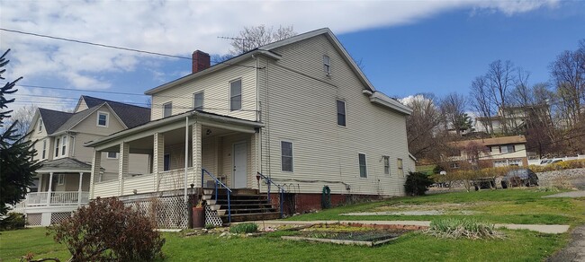Building Photo - 62 Main St Rental