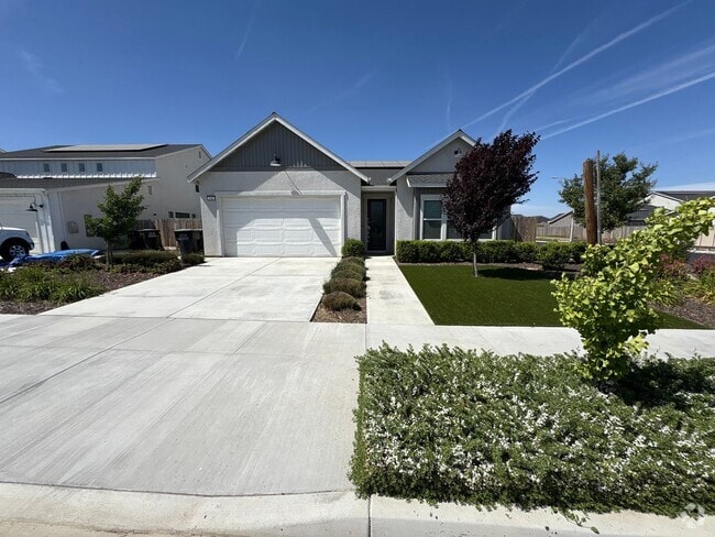 Building Photo - Lennar Home with Solar Available now for m...
