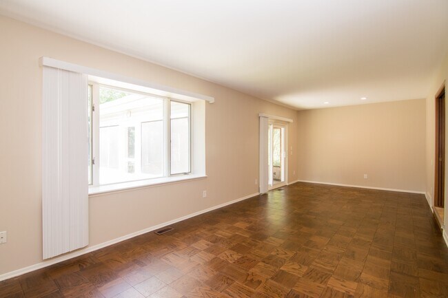 Photo - 2751 Aurora St