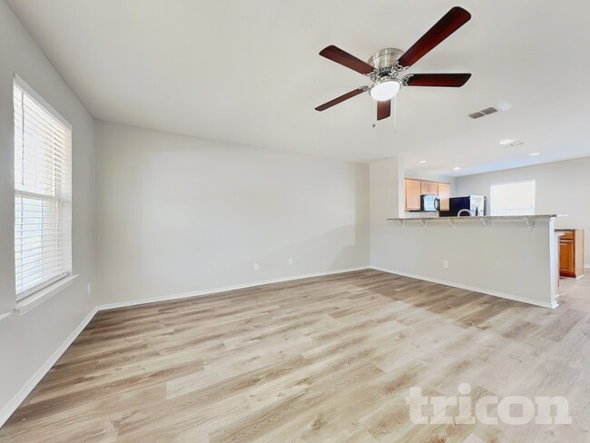 Photo - 160 Hinge Path