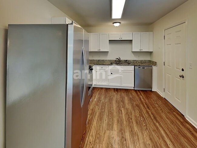 Photo - 6290 Queensdale Dr